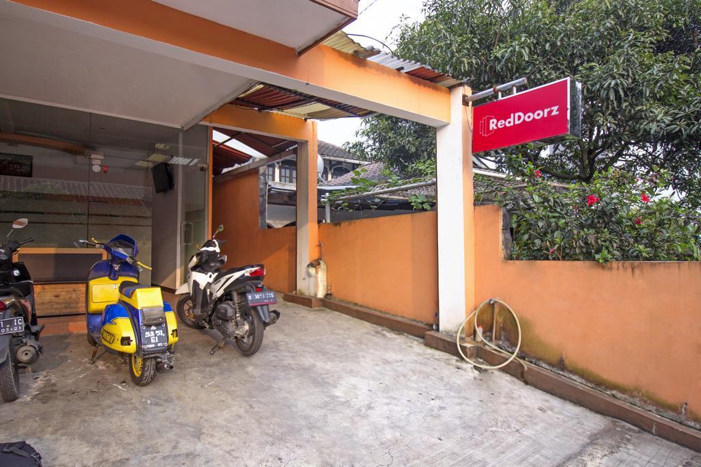 Reddoorz Syariah Near Btc Fashion Mall Bandung Buitenkant foto