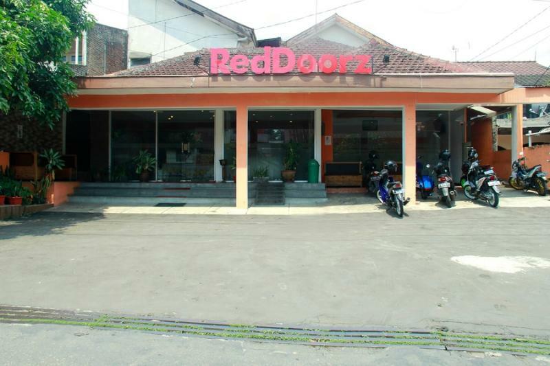 Reddoorz Syariah Near Btc Fashion Mall Bandung Buitenkant foto